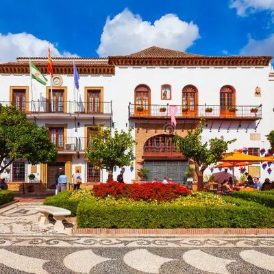 Ayuntamiento de Marbella con jardines